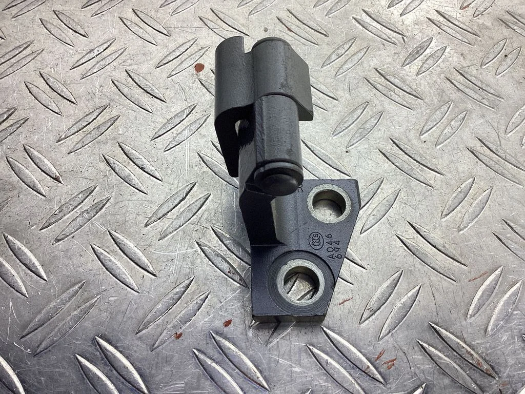 Front door lower hinge – Lexus RX 450H (2016-)