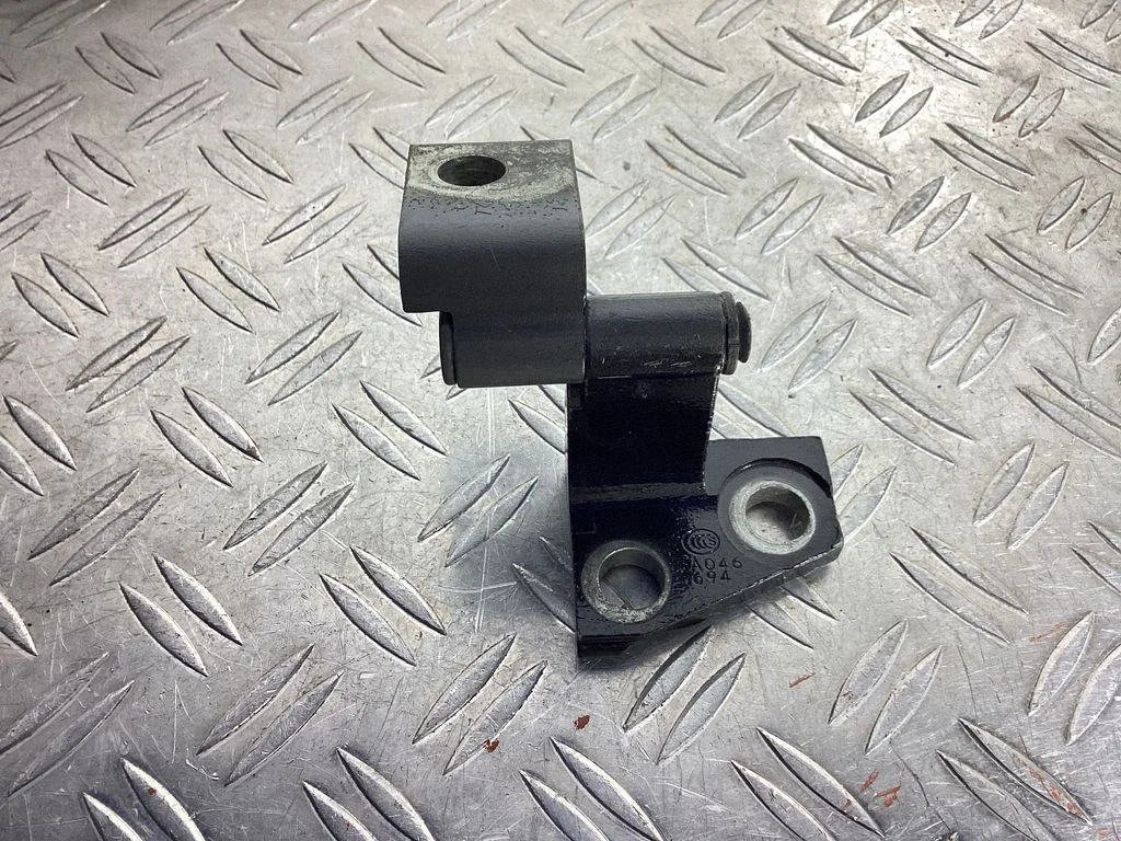 Front door lower hinge – Lexus RX 450H (2016-)