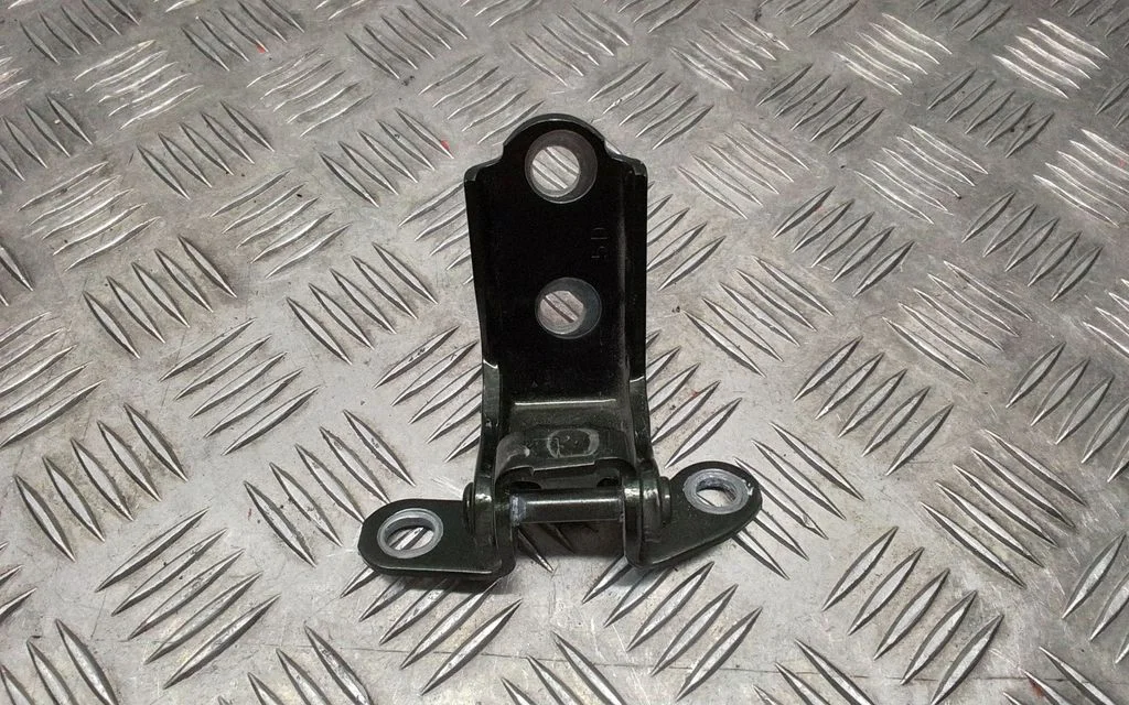 Front door lower hinge – Lexus NX (2021-)