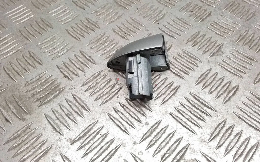 Front door lock (next to the handle) – BMW X5 E53 (1999-2006)
