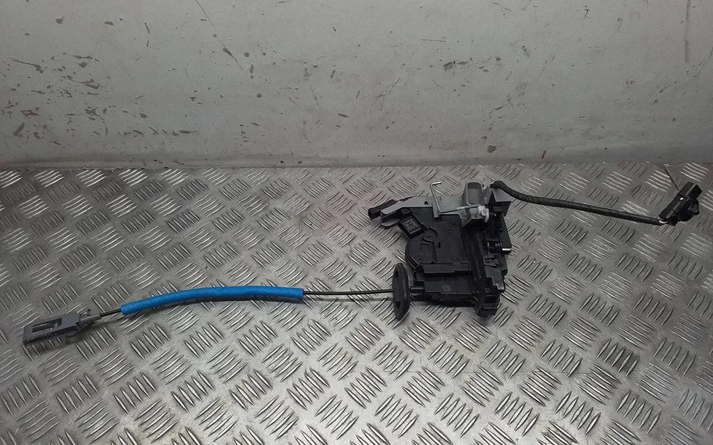 Front door lock (next to the handle) – KIA Niro (2022-)