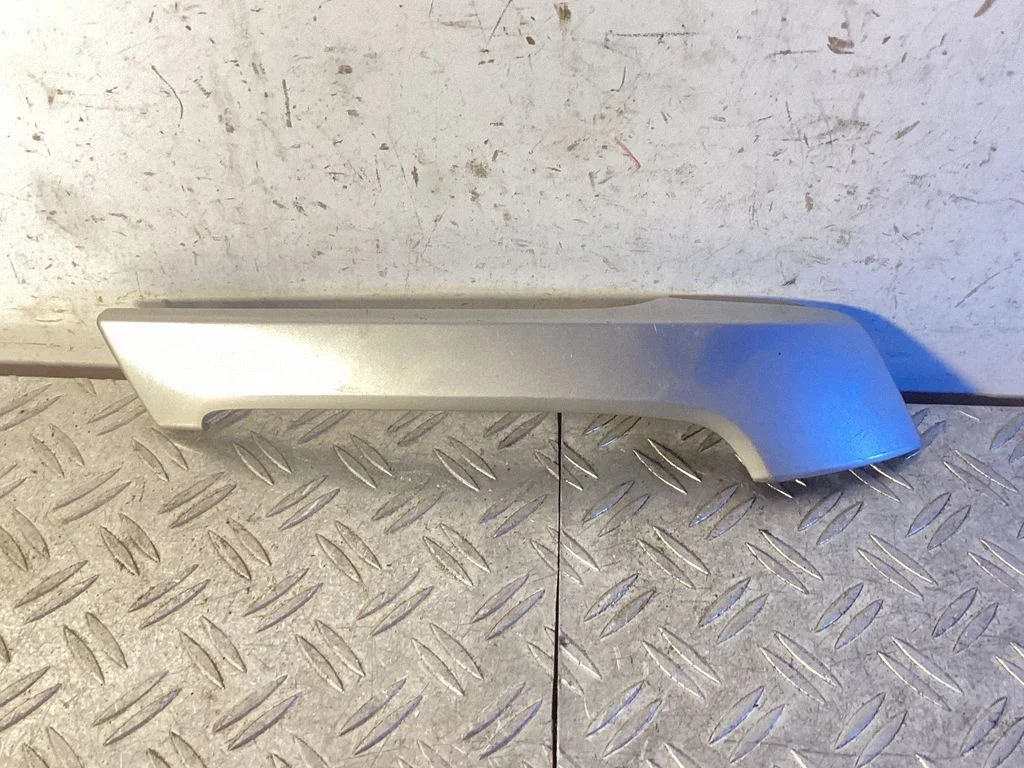 Front door interior handle – Toyota Land Cruiser (J150) (2009-)