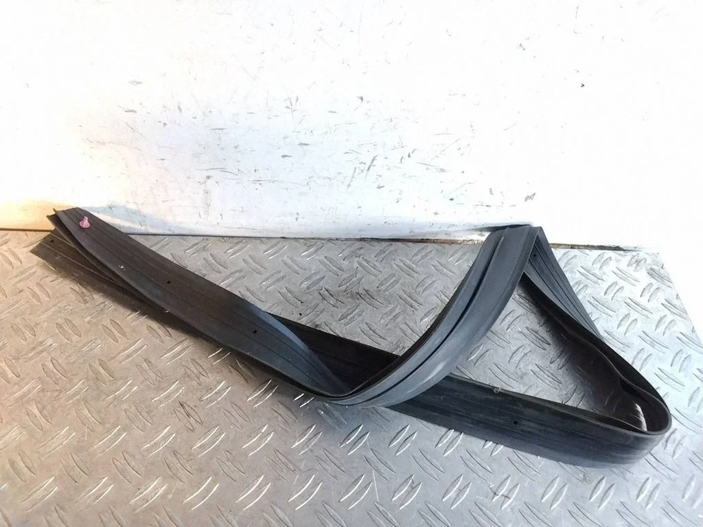 Uszczelka drzwi przednich (na karoserii) – Toyota RAV 4 (XA40) (2012-2018)