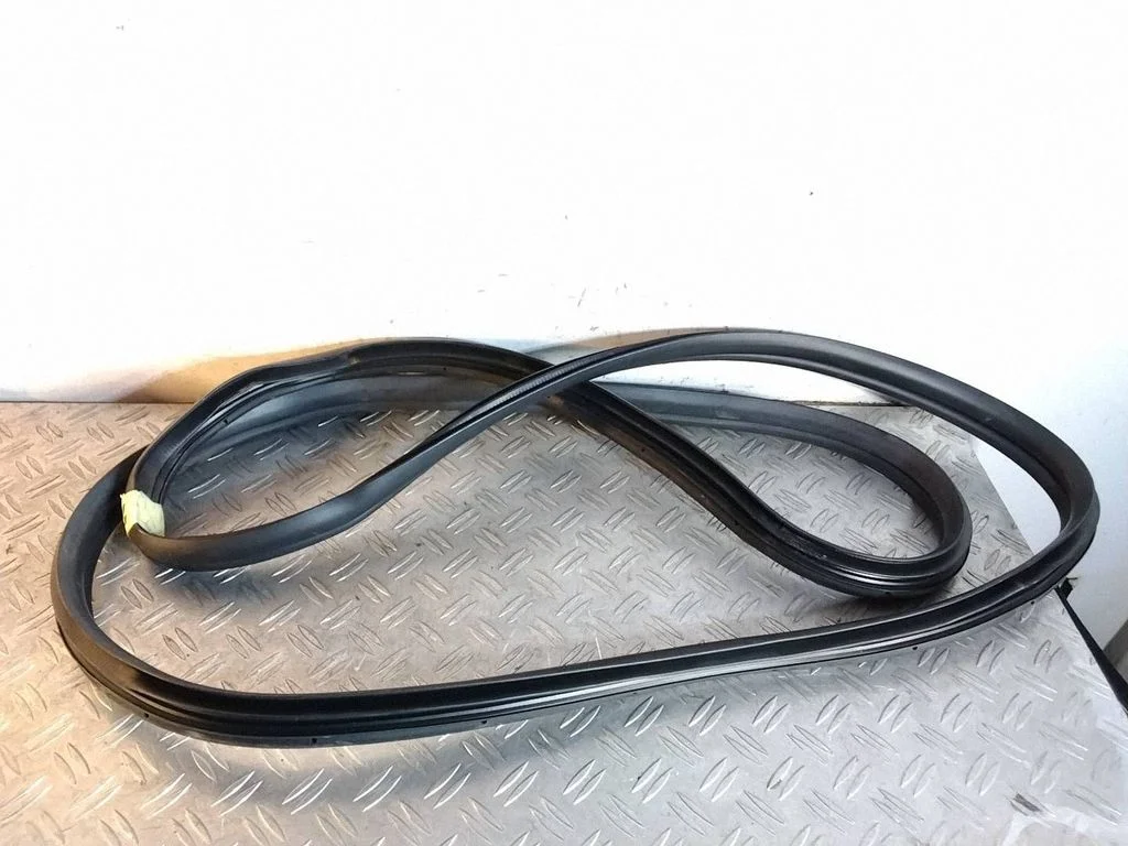 Front door rubber seal 83110AT000