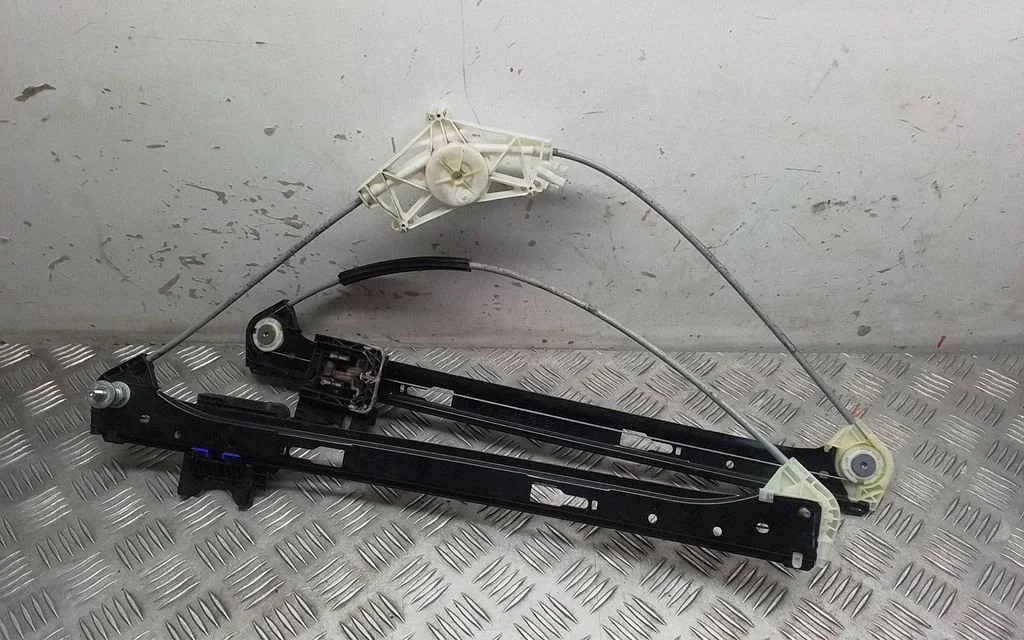 Front window lifting mechanism without motor – Porsche Macan (95B) (2019-)