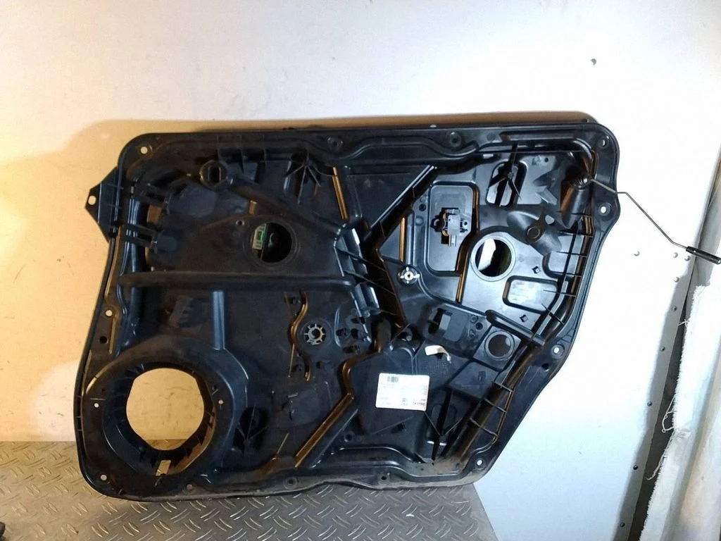 Front window lifting mechanism without motor – Mercedes-Benz ML-Class W166 (2012-2017)