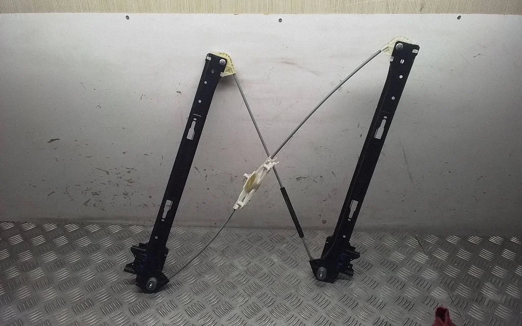 Front window lifting mechanism without motor – Porsche Macan (95B) (2019-)