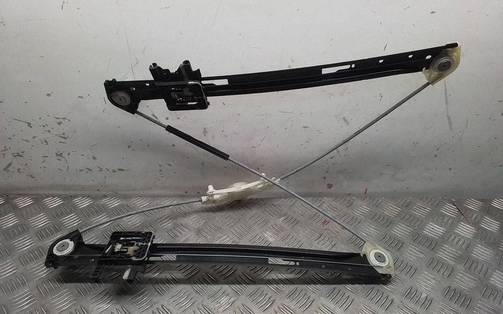Front window lifting mechanism without motor – Porsche Macan (95B) (2019-)