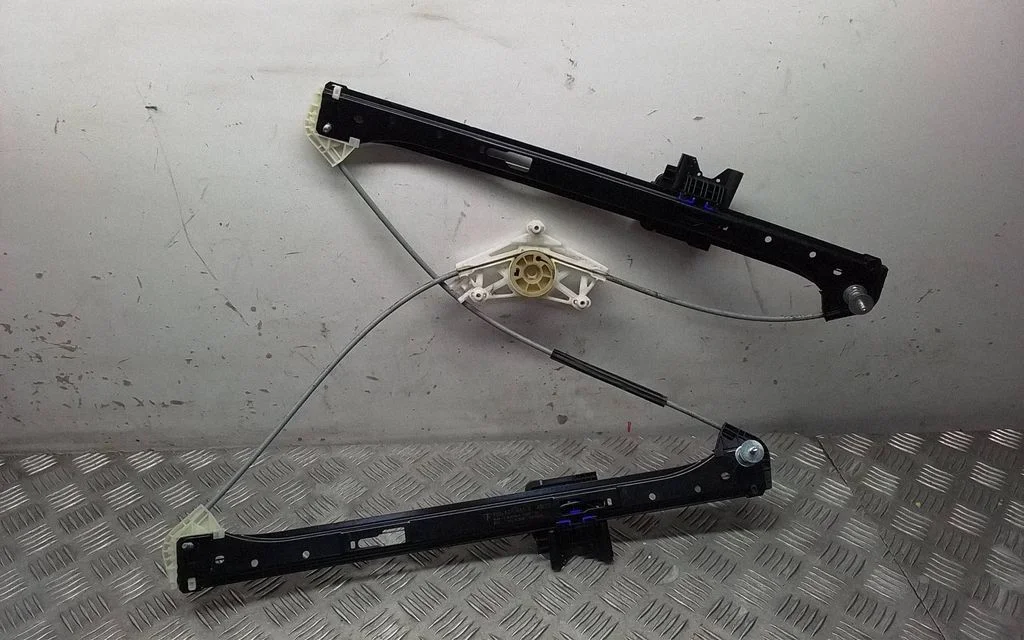 Front window lifting mechanism without motor – Porsche Macan (95B) (2019-)