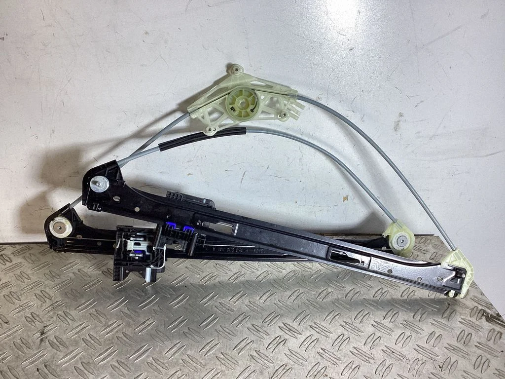 Front window lifting mechanism without motor – Porsche Macan (95B) (2019-)
