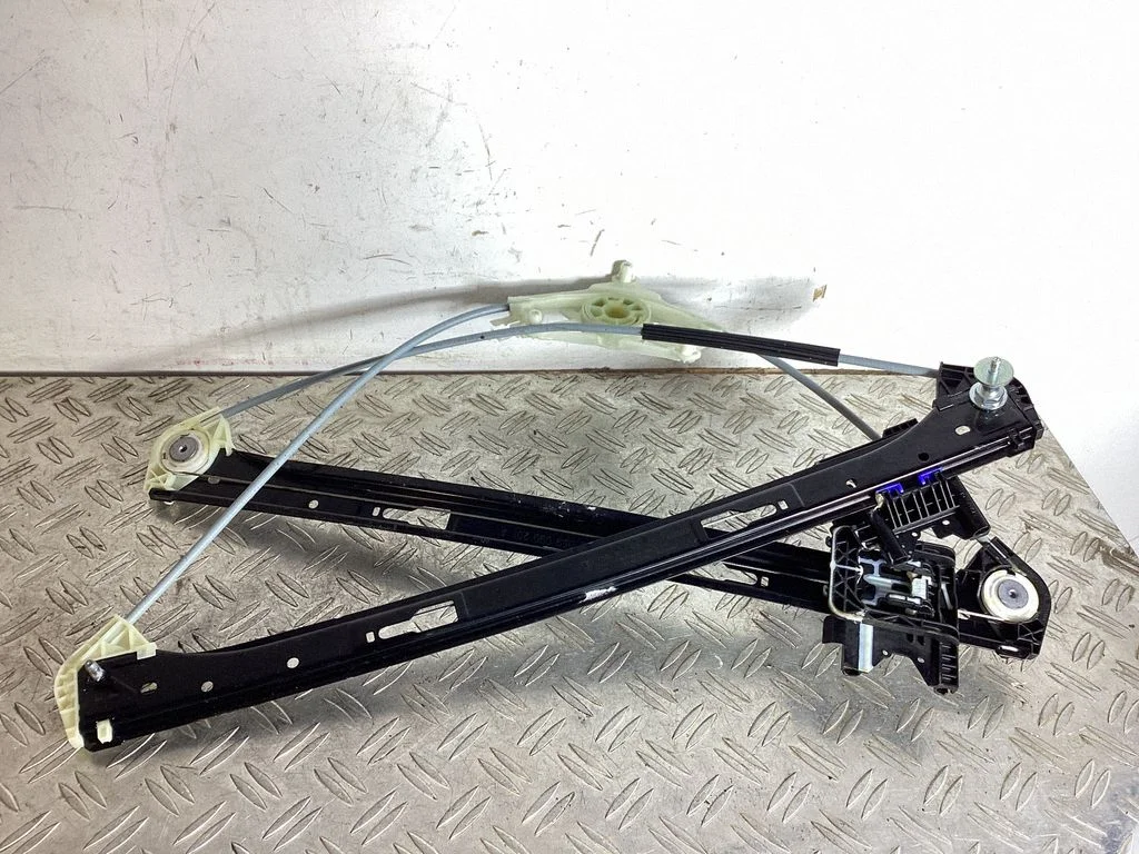 Front window lifting mechanism without motor – Porsche Macan (95B) (2019-)