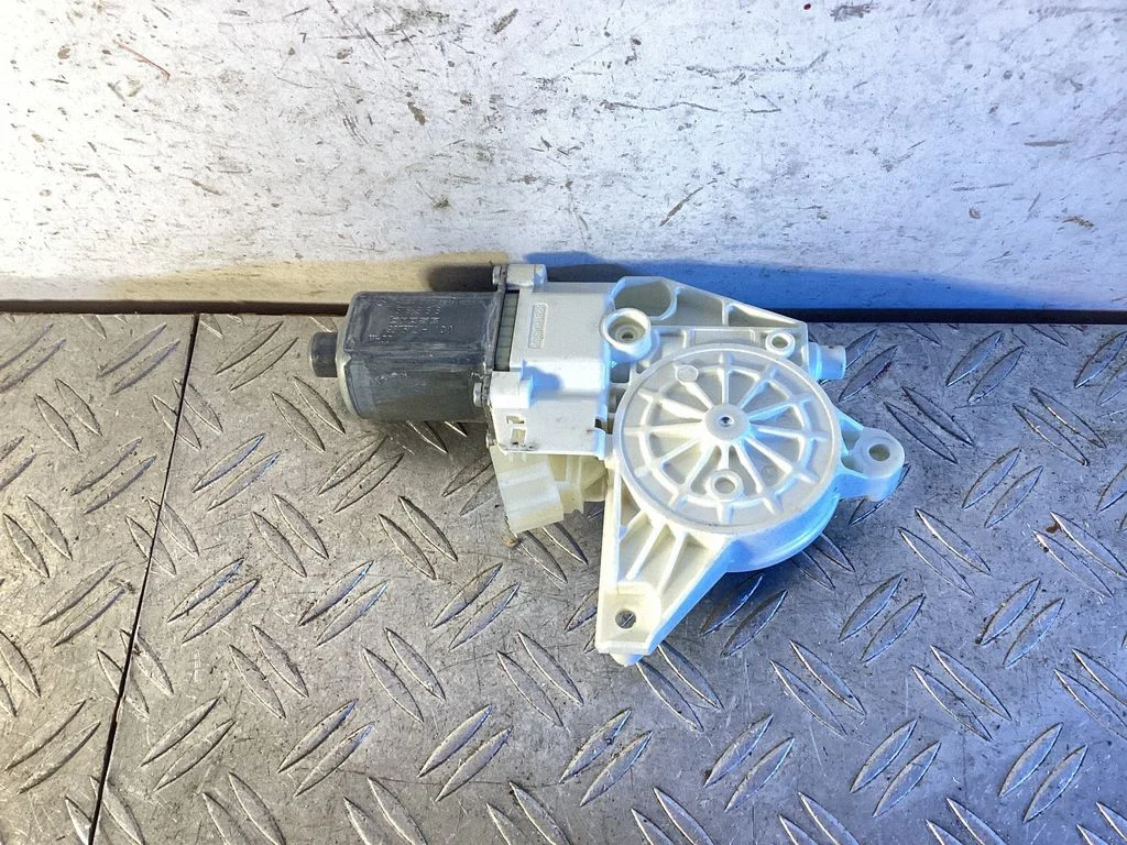 Front door window regulator motor – Mercedes-Benz ML-Class W166 (2012-2017)