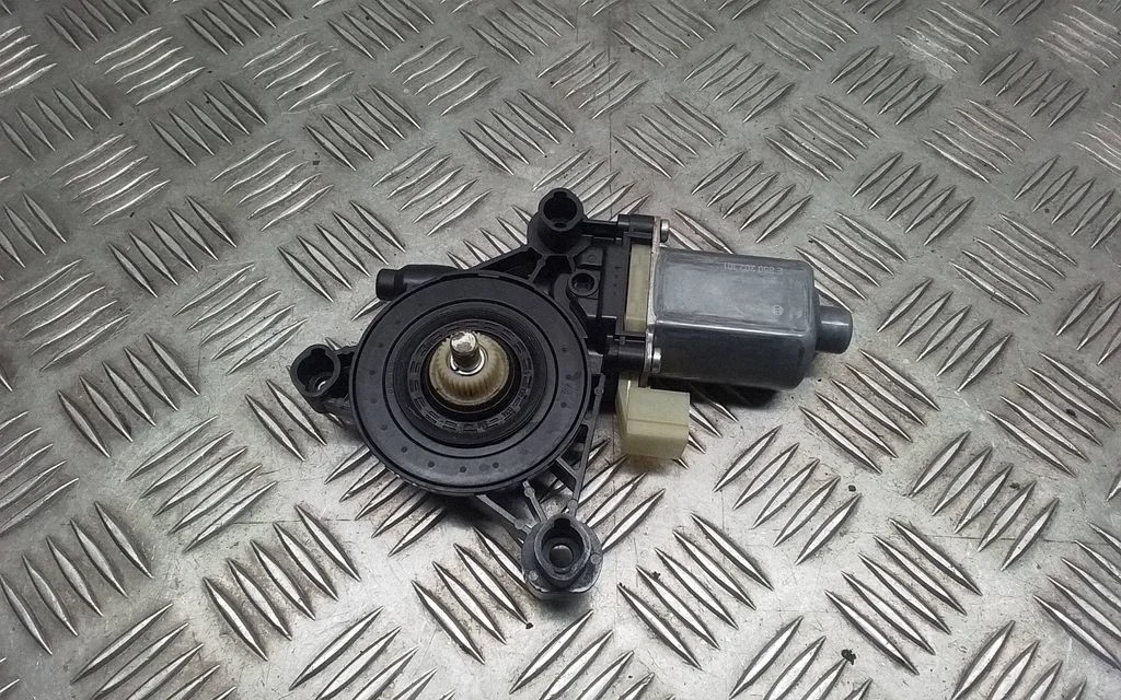 Front door window regulator motor – Porsche Macan (95B) (2019-)