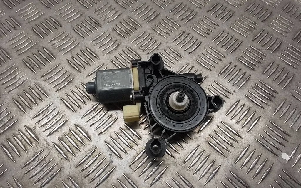 Front door window regulator motor – Porsche Macan (95B) (2019-)