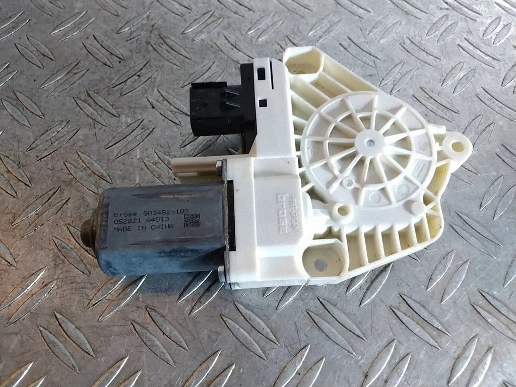 Front door window regulator motor – Tesla Model Y (2020-)