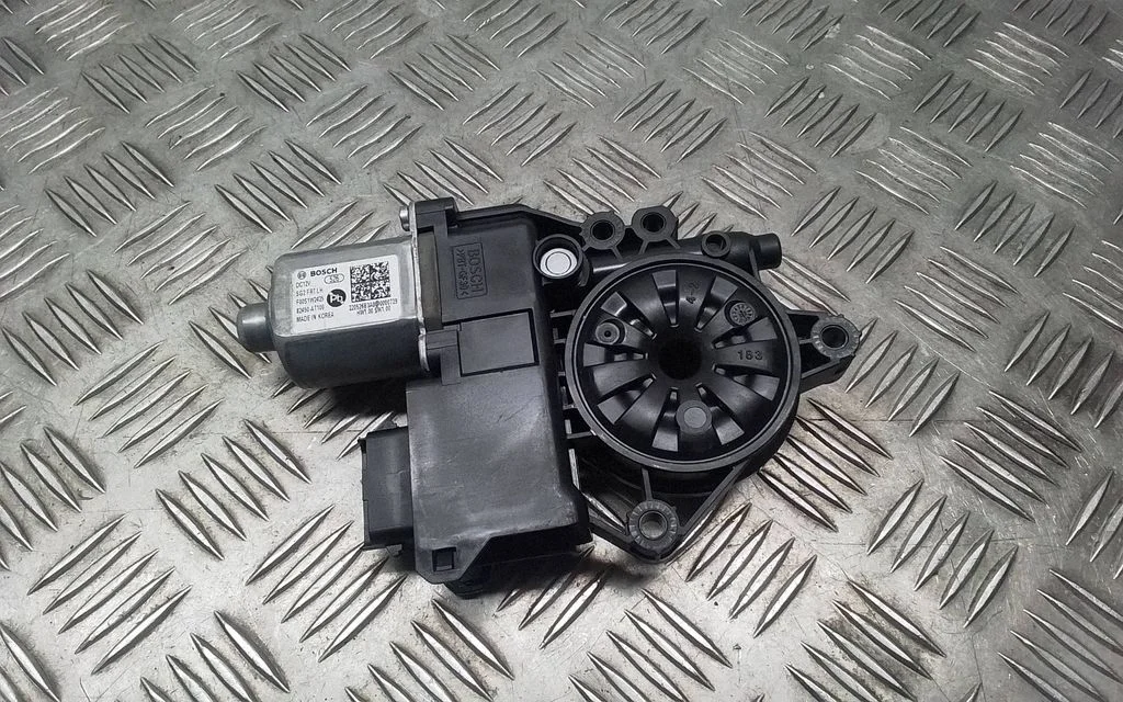 Front door window regulator motor 82450AT100