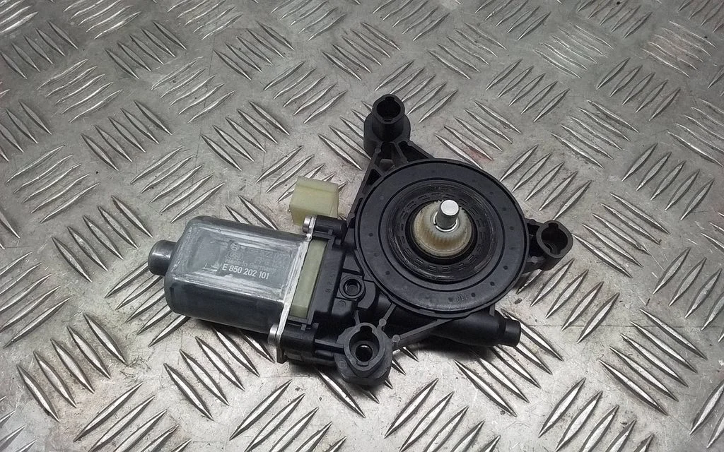Front door window regulator motor – Porsche Macan (95B) (2019-)