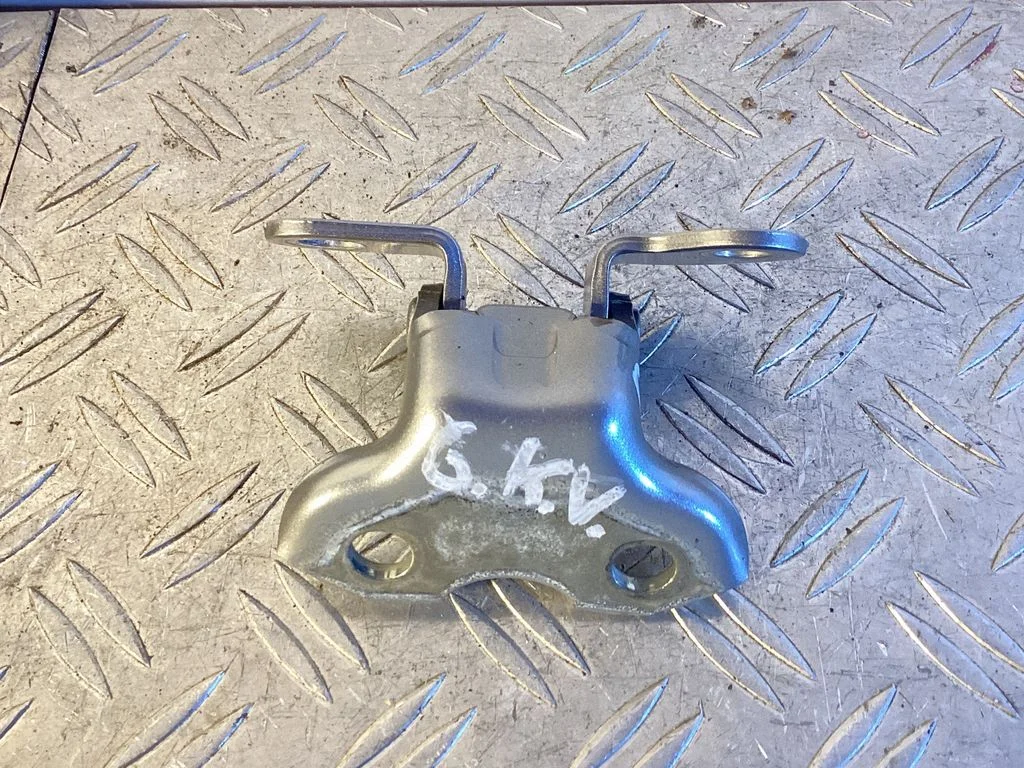Rear door upper hinge – Lexus RX 450H (2016-)