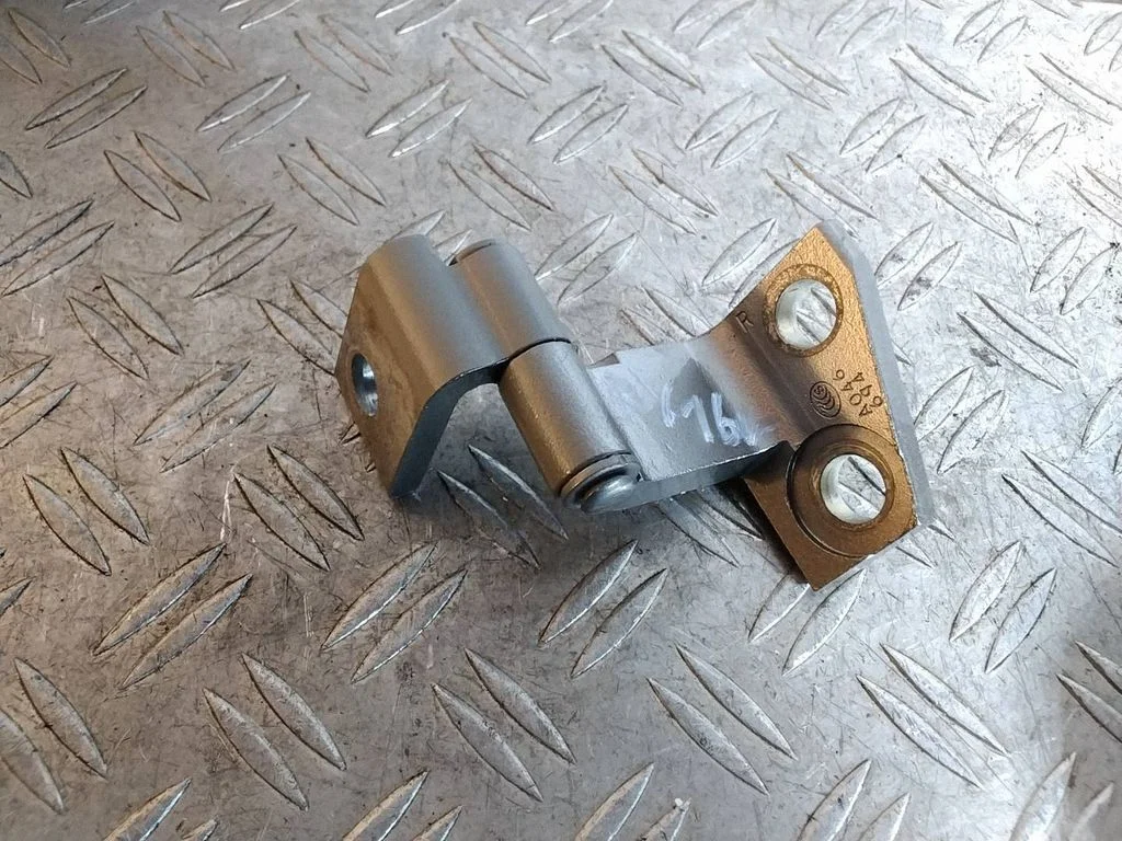 Rear door upper hinge – Lexus RX 450H (2016-)