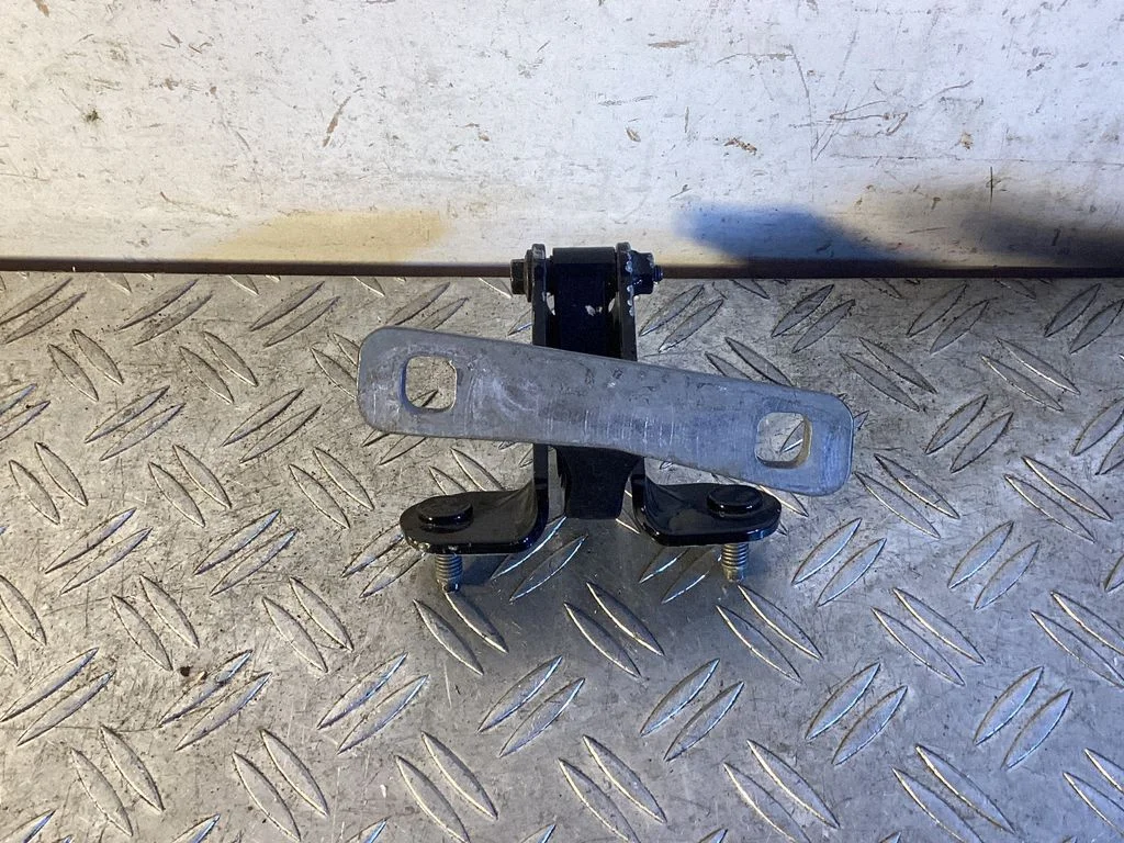 Rear door upper hinge – Tesla Model Y (2020-)