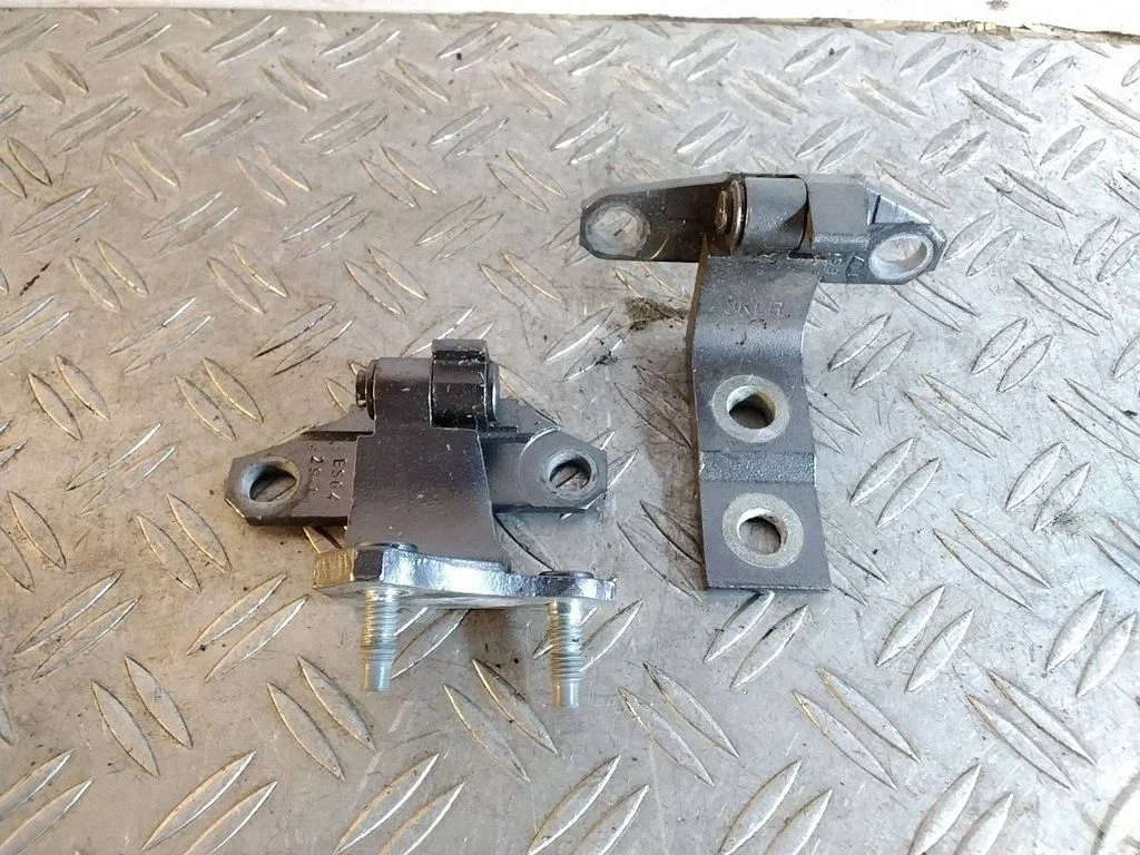 Rear door upper hinge