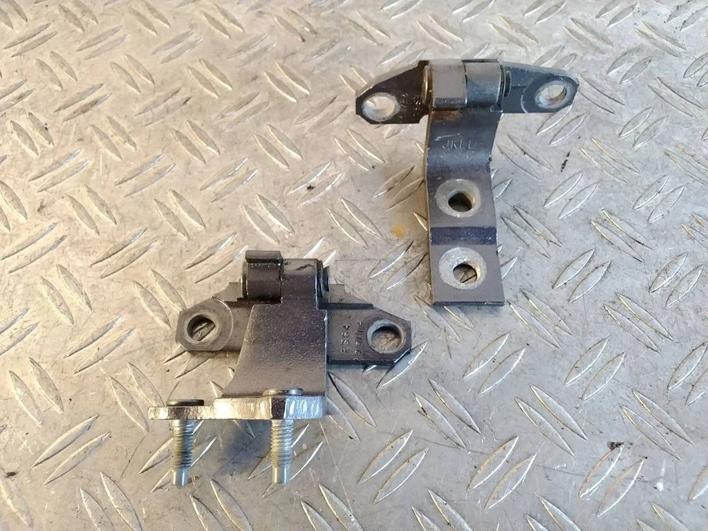 Rear door upper hinge