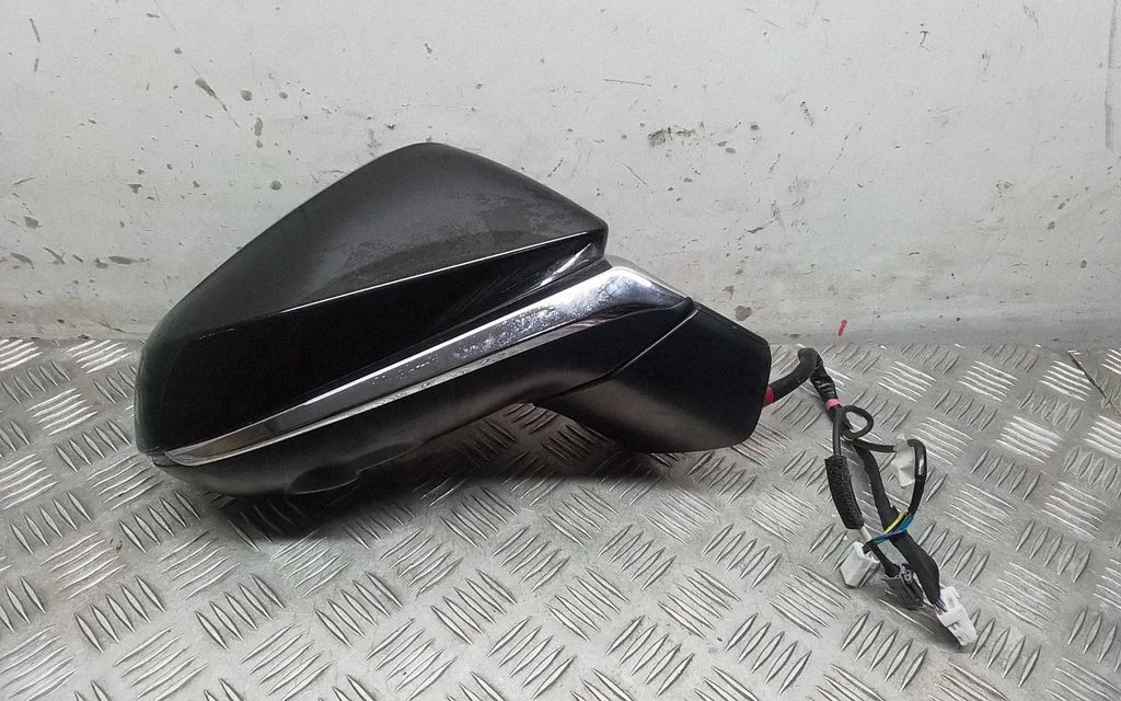 Esiukse elektriline välispeegel 045958