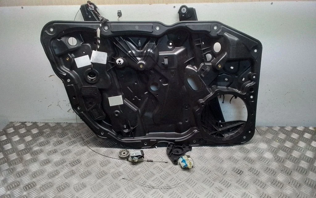Front door window regulator with motor – front right