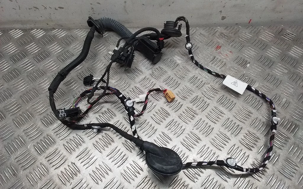 Rear wire harness sleeve – Porsche Macan (95B) (2019-)