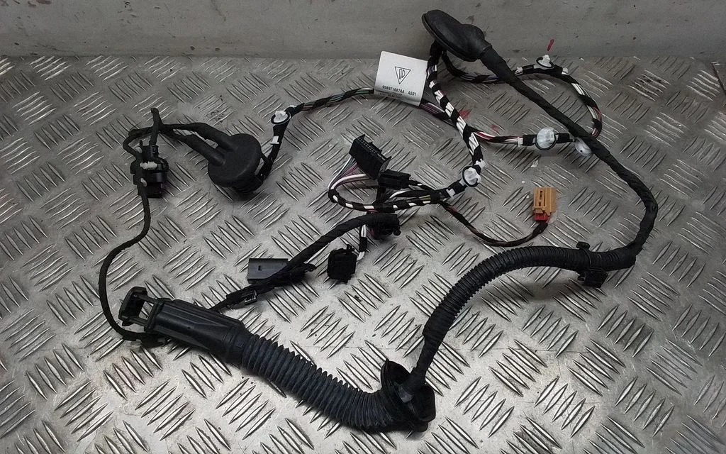 Rear wire harness sleeve – Porsche Macan (95B) (2019-)