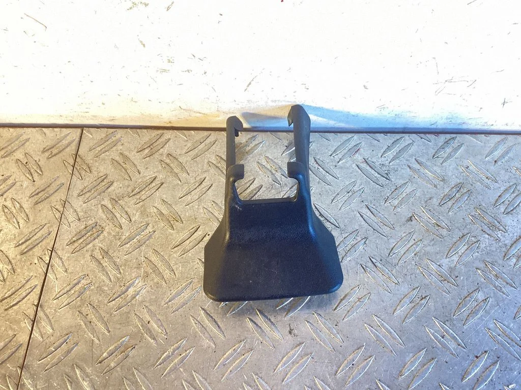 Tagaukse käepideme kate – Toyota RAV 4 (XA40) (2012-2018)
