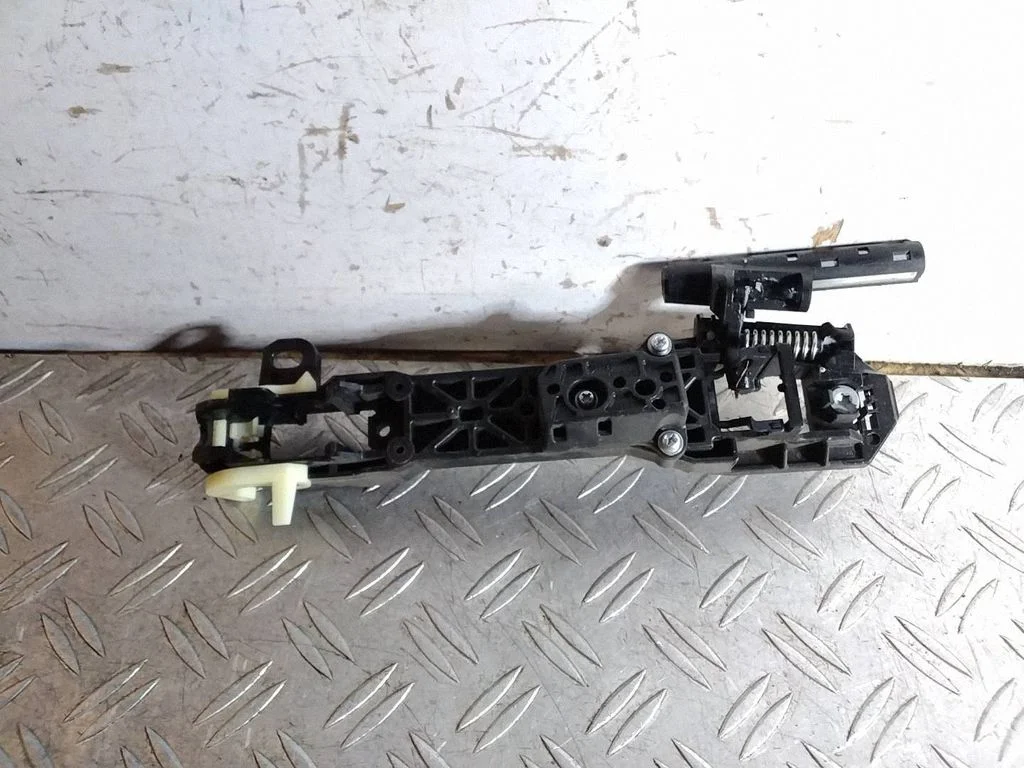 Rear door exterior handle – Toyota Land Cruiser (J150) (2009-)