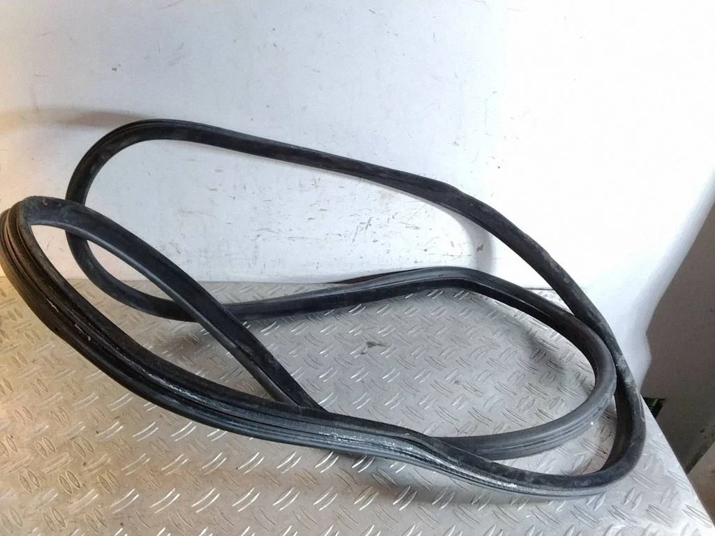 Tagaukse tihend (kere pool) – Land Rover Range Rover Sport L320 (2005-2013)