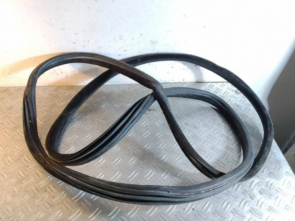Tagaukse tihend (kere pool) – Land Rover Range Rover Sport L320 (2005-2013)