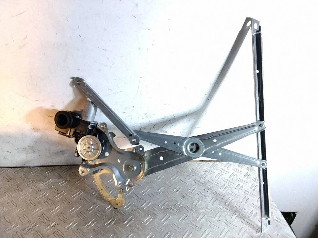 Rear door window regulator with motor – Lexus RX 450H (2016-)