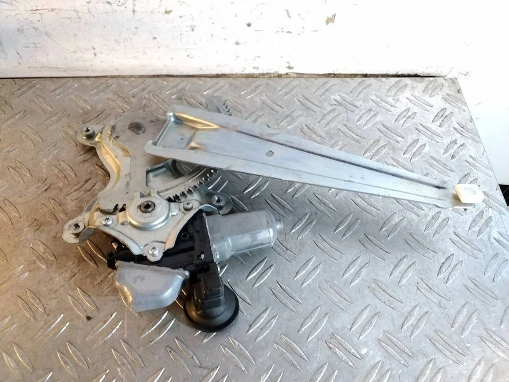 Rear door window regulator with motor – Toyota Land Cruiser (J150) (2009-)