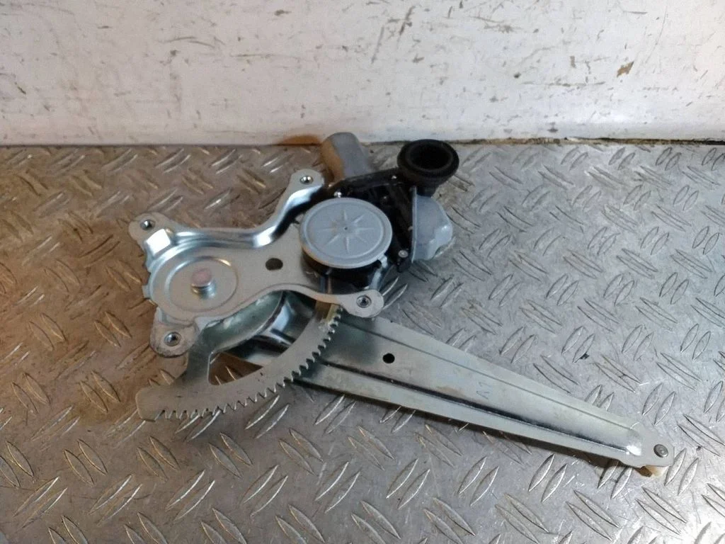 Rear door window regulator with motor – Toyota Land Cruiser (J150) (2009-)