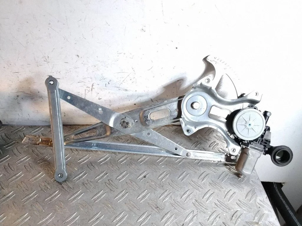 Rear door window regulator with motor – Toyota RAV 4 (XA40) (2012-2018)