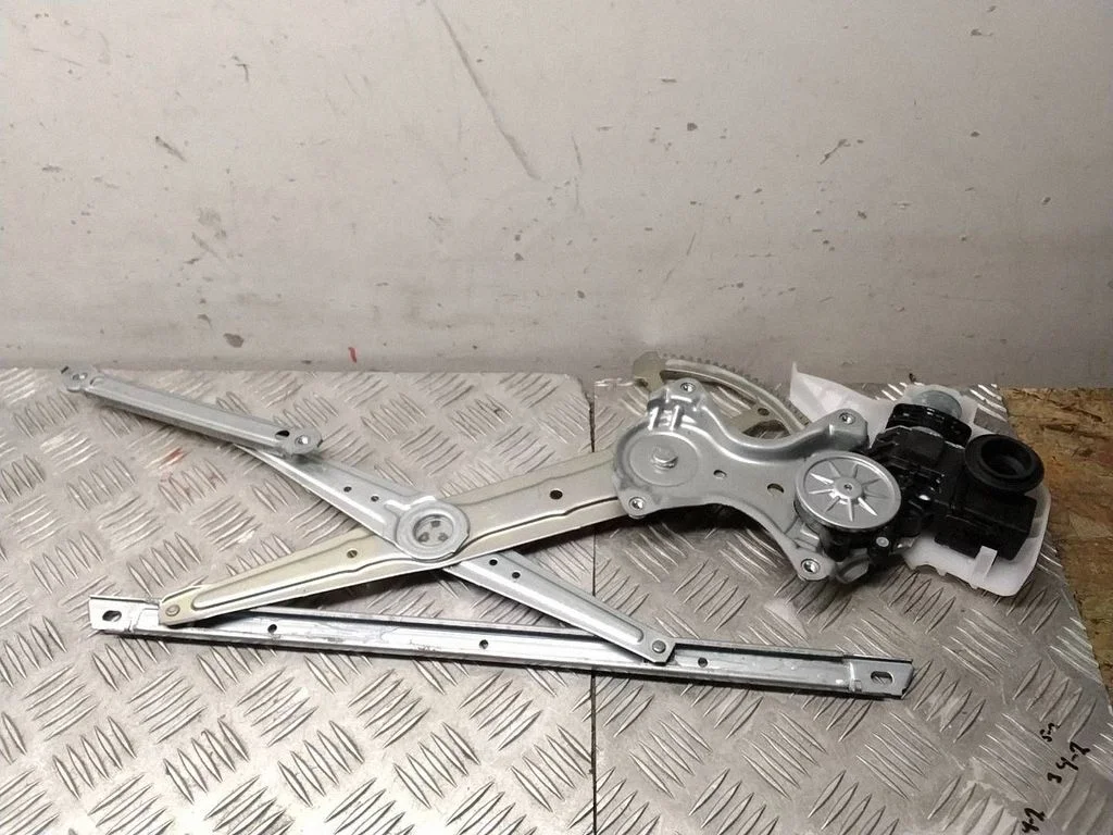 Rear door window regulator with motor – Lexus RX 450H (2016-)
