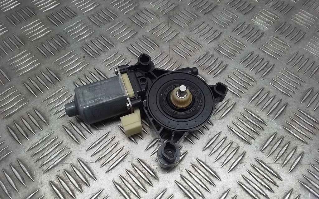 Rear door window regulator motor – Porsche Macan (95B) (2019-)