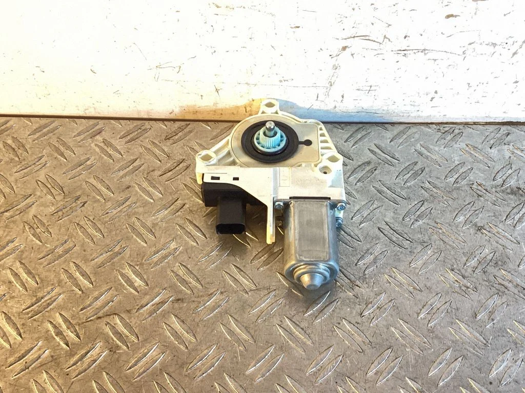 Rear door window regulator motor – Tesla Model Y (2020-)