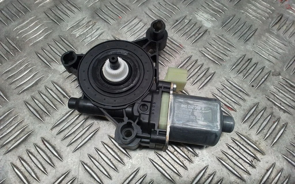 Rear door window regulator motor – Porsche Macan (95B) (2019-)
