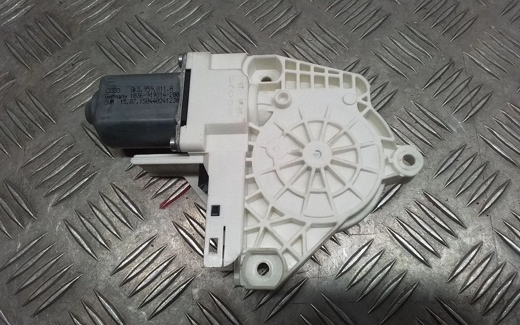 Rear door window regulator motor – Porsche Cayenne (92A) (2010-2017)