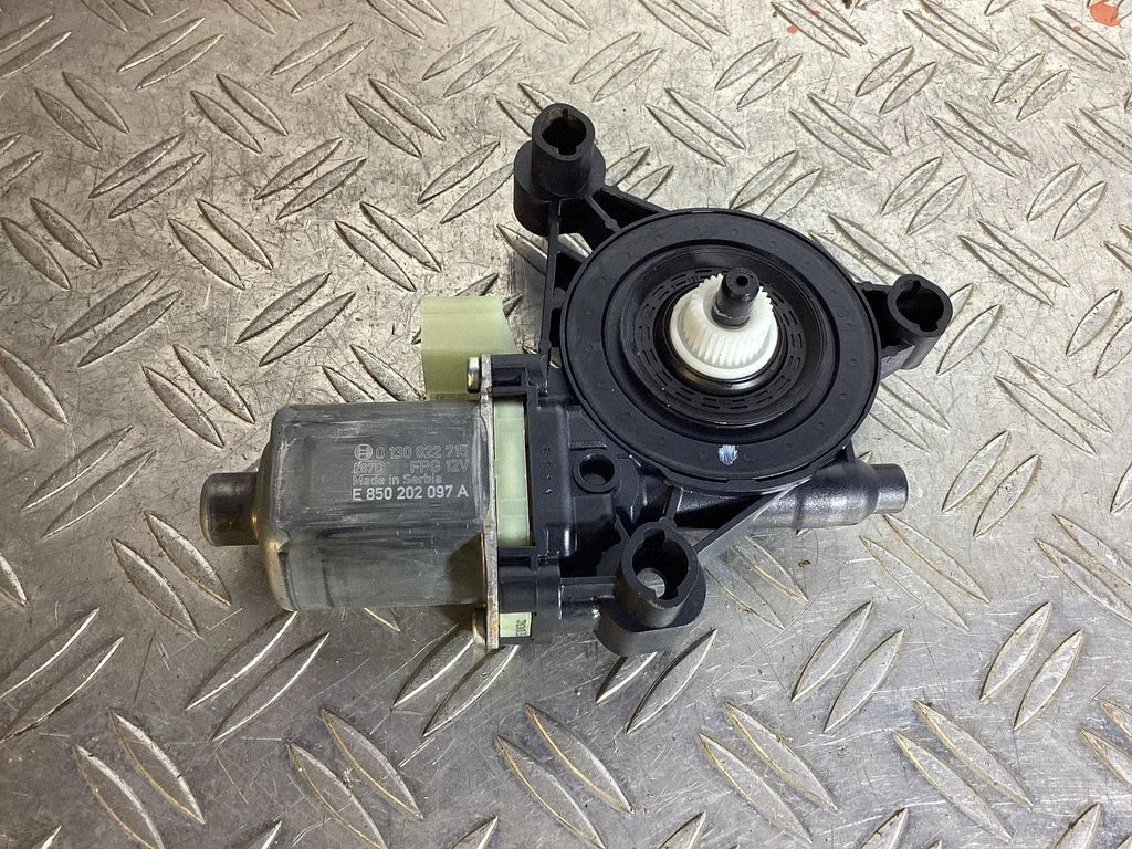 Rear door window regulator motor – Porsche Macan (95B) (2019-)