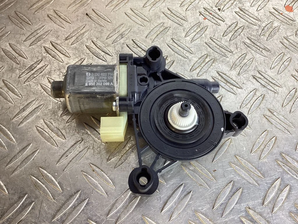 Rear door window regulator motor – Porsche Macan (95B) (2019-)