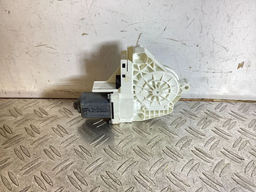 Rear door window regulator motor – Porsche Cayenne (92A) (2010-2017)