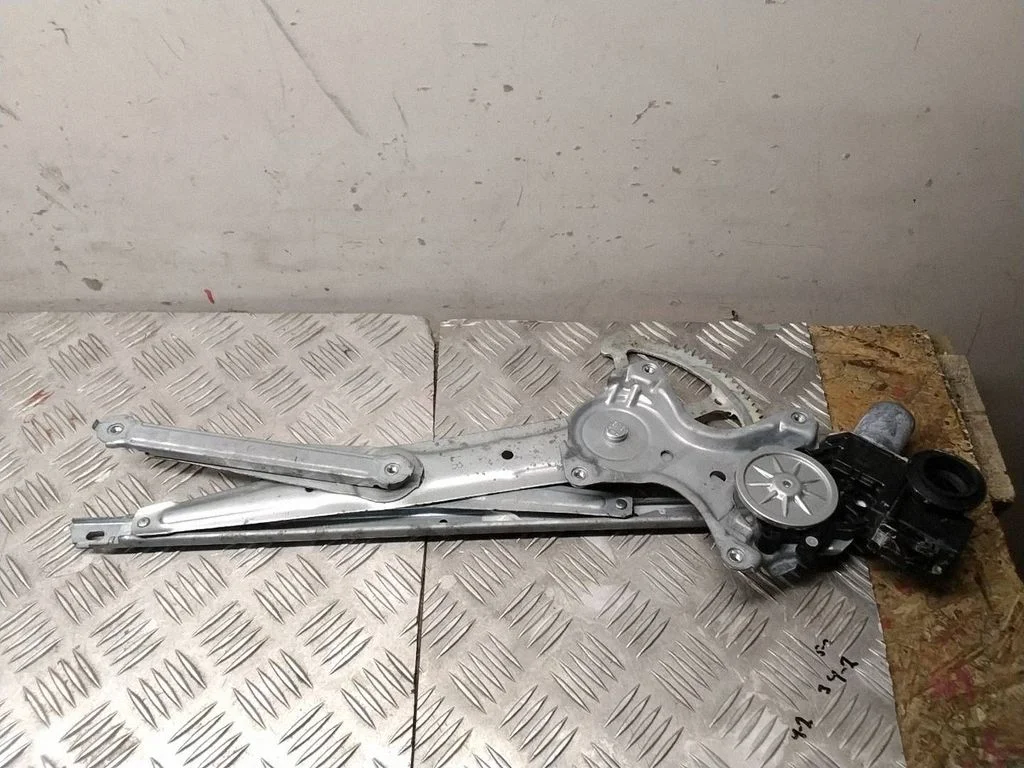 Rear door window regulator with motor – Lexus RX 450H (2016-)