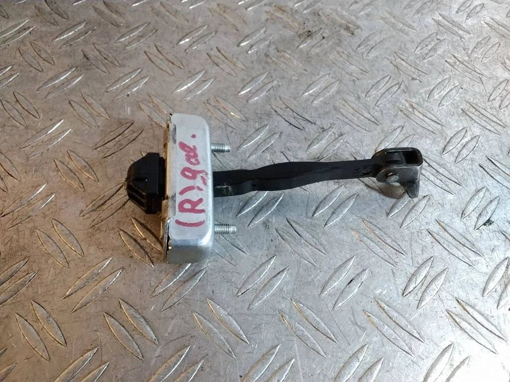 Rear door check strap stopper – Toyota Land Cruiser (J150) (2009-)
