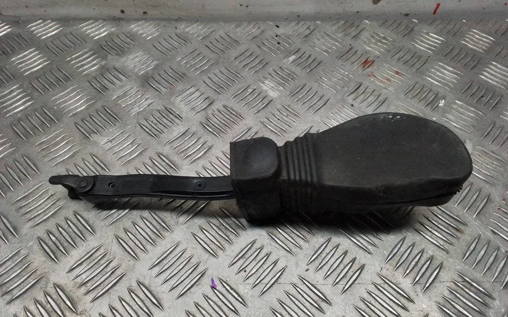 Rear door check strap stopper – Porsche Macan (95B) (2019-)