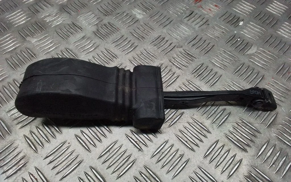 Rear door check strap stopper – Porsche Macan (95B) (2019-)